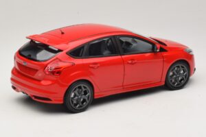 Ford Focus ST Mk2 Sarkans Minichamps 1:18 110082002 Metāls — attēls 3 no 8