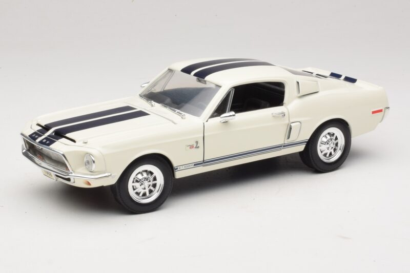 Ford Shelby GT500KR Balts Road Legends 1:18 92168 Metāls