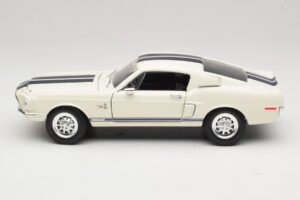 Ford Shelby GT500KR Balts Road Legends 1:18 92168 Metāls — attēls 4 no 8
