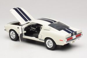 Ford Shelby GT500KR Balts Road Legends 1:18 92168 Metāls — attēls 5 no 8