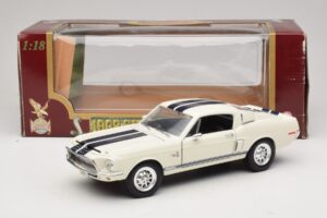 Ford Shelby GT500KR Balts Road Legends 1:18 92168 Metāls — attēls 8 no 8