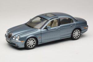 Jaguar S-Type X200 Zils Maisto 1:18 31865 Metāls