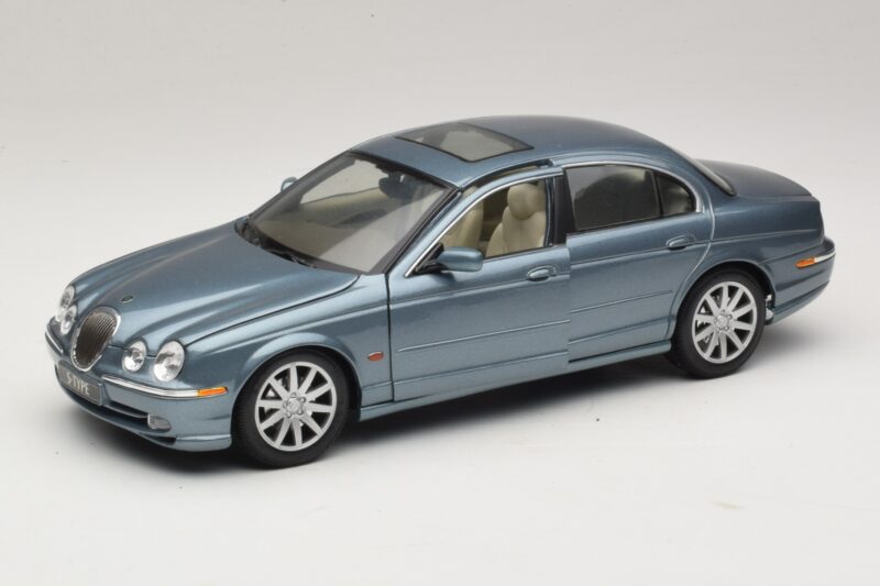 Jaguar S-Type X200 Zils Maisto 1:18 31865 Metāls