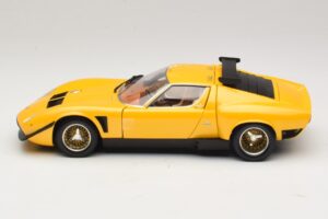 Lamborghini Miura SVR Dzeltens & Melns Kyosho 1:18 08319GY Metāls — attēls 4 no 8