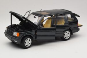 Land Rover Range Rover P38A 4.6 HSE Zaļš Metālisks AUTOart 1:18 70010 Metāls — attēls 2 no 8