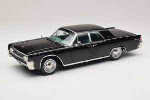 Lincoln Continental Melns KK-Scale 1:18 KKDC181483 Metāls