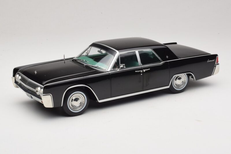 Lincoln Continental Melns KK-Scale 1:18 KKDC181483 Metāls