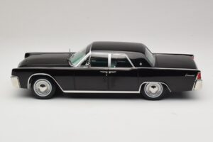 Lincoln Continental Melns KK-Scale 1:18 KKDC181483 Metāls — attēls 3 no 6