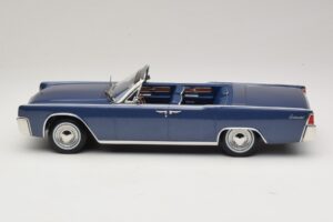 Lincoln Continental Convertible Zils Metālisks The Lincoln Lawyer KK-Scale 1:18 KKDC181522 Metāls — attēls 4 no 7