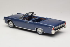 Lincoln Continental Convertible Zils Metālisks The Lincoln Lawyer KK-Scale 1:18 KKDC181522 Metāls — attēls 6 no 7