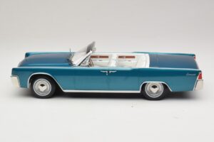 Lincoln Continental Convertible Tirkīza Metālisks KK-Scale 1:18 KKDC181524 Metāls — attēls 4 no 7