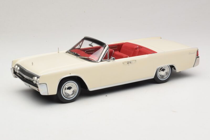 Lincoln Continental Convertible Balts John F. Kennedy KK-Scale 1:18 KKDC181523 Metāls