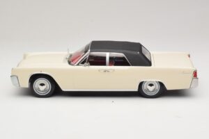 Lincoln Continental Convertible Balts John F. Kennedy KK-Scale 1:18 KKDC181523 Metāls — attēls 4 no 7