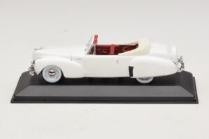 Lincoln Continental Kabriolets Balts Minichamps 1:43 Lincoln Continental Kabriolets Balts Minichamps 1:43 400082501 Metāls