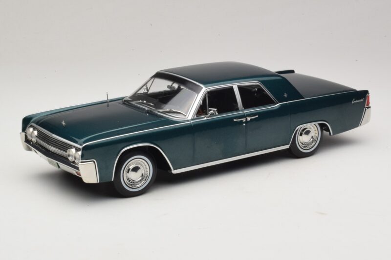 Lincoln Continental Tumši Zaļš Metālisks Matrix Reloaded & Revolutions KK-Scale 1:18 KKDC181481 Metāls