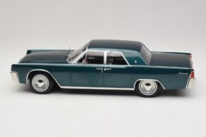 Lincoln Continental Tumši Zaļš Metālisks Matrix Reloaded & Revolutions KK-Scale 1:18 KKDC181481 Metāls — attēls 3 no 6