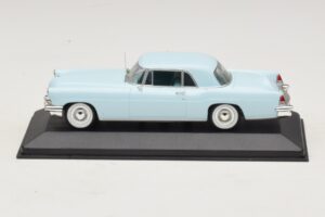 Lincoln Continental Mark II Gaiši Zils Minichamps 1:43 Lincoln Continental Mark II Gaiši Zils Minichamps 1:43 400082304 Metāls