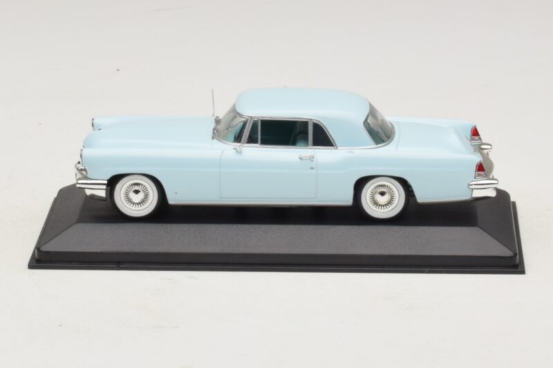 Lincoln Continental Mark II Gaiši Zils Minichamps 1:43 Lincoln Continental Mark II Gaiši Zils Minichamps 1:43 400082304 Metāls