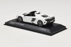 McLaren 675LT Spider Silica White Minichamps 1:43 537154432 Metāls — attēls 3 no 5