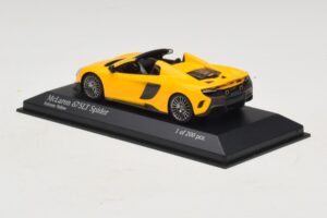 McLaren 675LT Spider Volcano Yellow Minichamps 1:43 537154430 Metāls — attēls 3 no 5