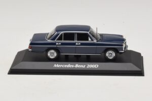 Mercedes 200D W115 Zils Maxichamps 1:43 Mercedes 200D W115 Zils Maxichamps 1:43 940034000 Metāls