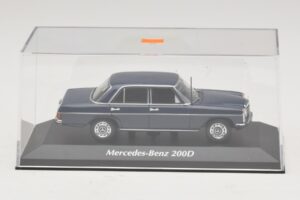Mercedes 200D W115 Zils Maxichamps 1:43 940034000 Metāls — attēls 4 no 5