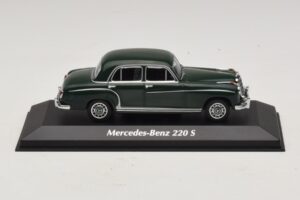 Mercedes 220 S W180 Tumši Zaļš Maxichamps 1:43 Mercedes 220 S W180 Tumši Zaļš Maxichamps 1:43 940033001 Metāls