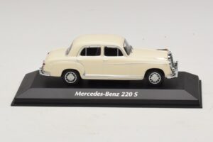 Mercedes 220 S W180 Balts Maxichamps 1:43 Mercedes 220 S W180 Balts Maxichamps 1:43 940033000 Metāls