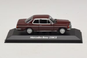 Mercedes 230 CE C123 Sarkans Maxichamps 1:43 Mercedes 230 CE C123 Sarkans Maxichamps 1:43 940032221 Metāls