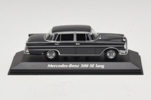 Mercedes 300 SE W112 Lang Tumši Pelēks Maxichamps 1:43 Mercedes 300 SE W112 Lang Tumši Pelēks Maxichamps 1:43 940035201 Metāls