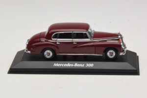 Mercedes 300 W186 Tumši Sarkans Maxichamps 1:43 Mercedes 300 W186 Tumši Sarkans Maxichamps 1:43 940039060 Metāls