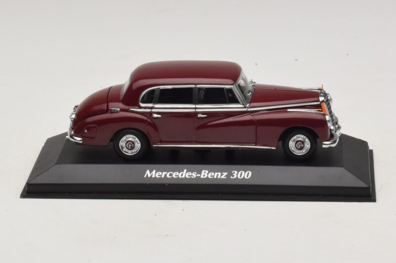 Mercedes 300 W186 Tumši Sarkans Maxichamps 1:43 Mercedes 300 W186 Tumši Sarkans Maxichamps 1:43 940039060 Metāls