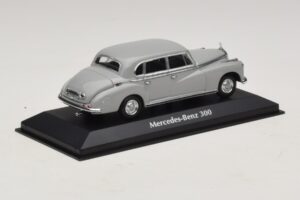 Mercedes 300 W186 Pelēks Maxichamps 1:43 940039061 Metāls — attēls 2 no 5