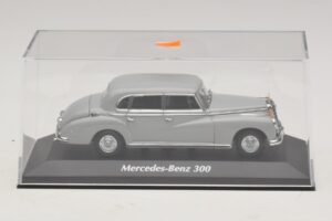 Mercedes 300 W186 Pelēks Maxichamps 1:43 940039061 Metāls — attēls 4 no 5
