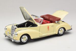 Mercedes 300S Krēmkrāsas Maisto 1:18 31806 Metāls — attēls 2 no 8