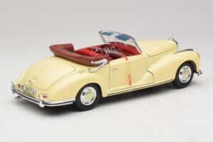 Mercedes 300S Krēmkrāsas Maisto 1:18 31806 Metāls — attēls 3 no 8
