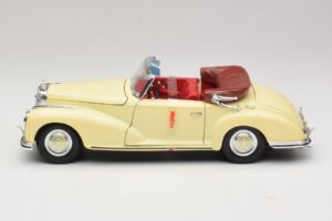 Mercedes 300S Krēmkrāsas Maisto 1:18 31806 Metāls — attēls 4 no 8