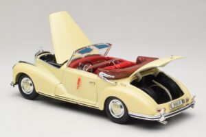 Mercedes 300S Krēmkrāsas Maisto 1:18 31806 Metāls — attēls 5 no 8