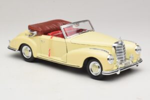Mercedes 300S Krēmkrāsas Maisto 1:18 31806 Metāls — attēls 6 no 8