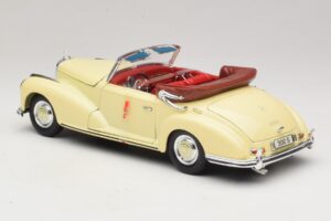 Mercedes 300S Krēmkrāsas Maisto 1:18 31806 Metāls — attēls 7 no 8