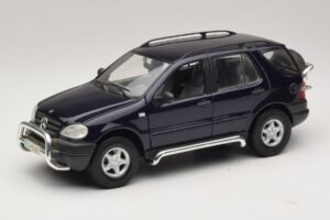 Mercedes ML320 W163 Zils Maisto 1:18 31847 Metāls