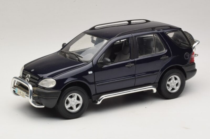 Mercedes ML320 W163 Zils Maisto 1:18 31847 Metāls