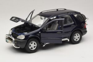 Mercedes ML320 W163 Zils Maisto 1:18 31847 Metāls — attēls 2 no 8