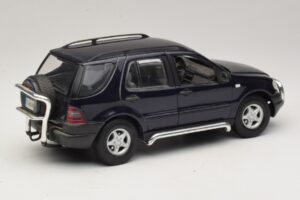 Mercedes ML320 W163 Zils Maisto 1:18 31847 Metāls — attēls 3 no 8