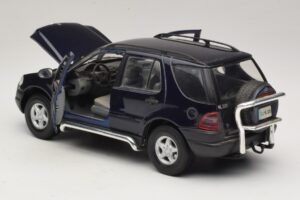 Mercedes ML320 W163 Zils Maisto 1:18 31847 Metāls — attēls 5 no 8