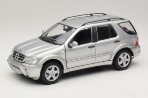 Mercedes ML55 AMG W163 Sudraba Maisto 1:18 31876-P1 Metāls
