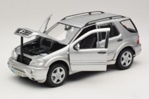 Mercedes ML55 AMG W163 Sudraba Maisto 1:18 31876-P1 Metāls — attēls 2 no 8