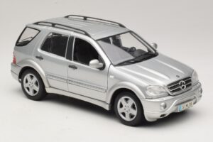 Mercedes ML55 AMG W163 Sudraba Maisto 1:18 31876-P1 Metāls — attēls 6 no 8
