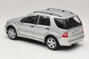 Mercedes ML55 AMG W163 Sudraba Maisto 1:18 31876-P1 Metāls — attēls 7 no 8
