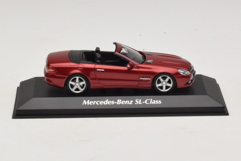 Mercedes SL R230 Sarkans Metālisks Maxichamps 1:43 940037530 Metāls